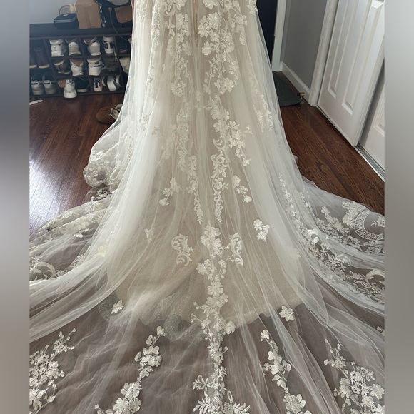 Martina Liana Wedding Dress 1228 - Picture 8 of 17